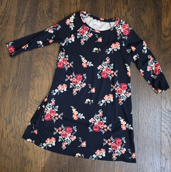unknown Dresses & Skirts - Floral Navy Dress